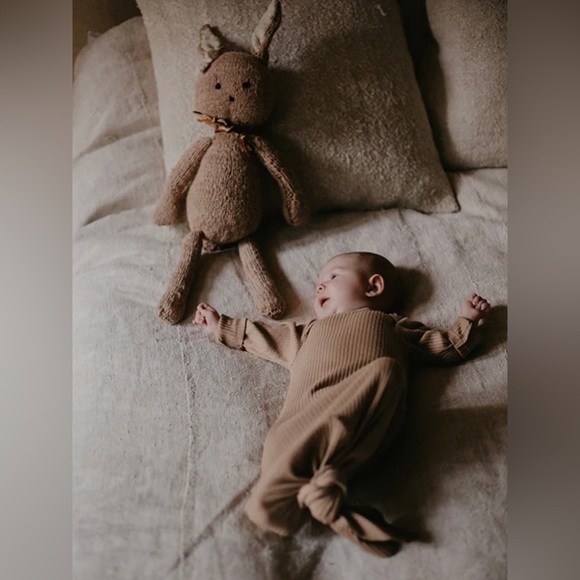 Simple Folk Gown - Picture 2 of 9